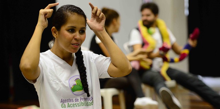 sinal de deficiência auditiva