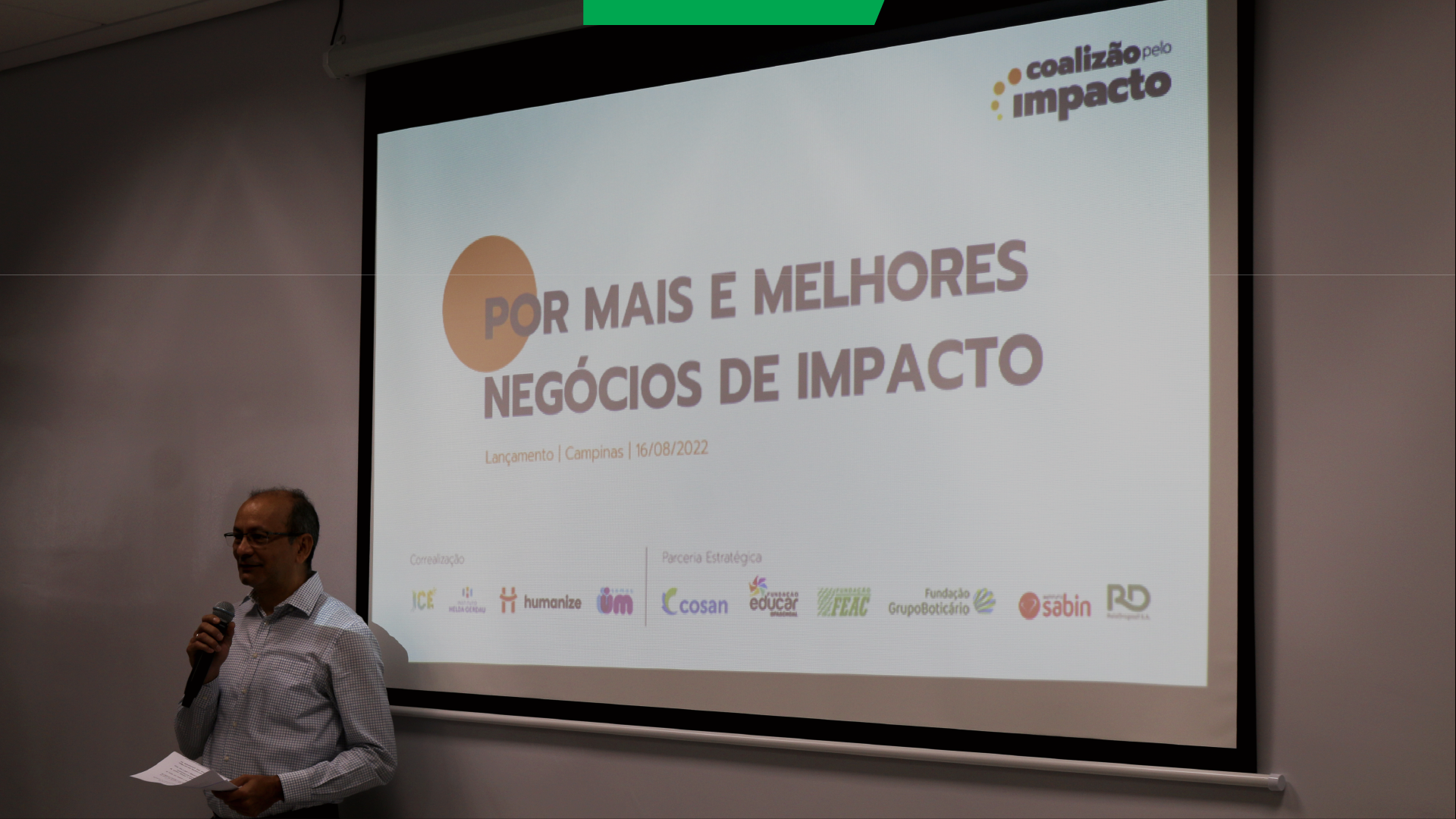 Jair Resende, superintendente socioeducativo da Fundação FEAC, palestrando no evento Coalizão pelo Impacto em Campinas