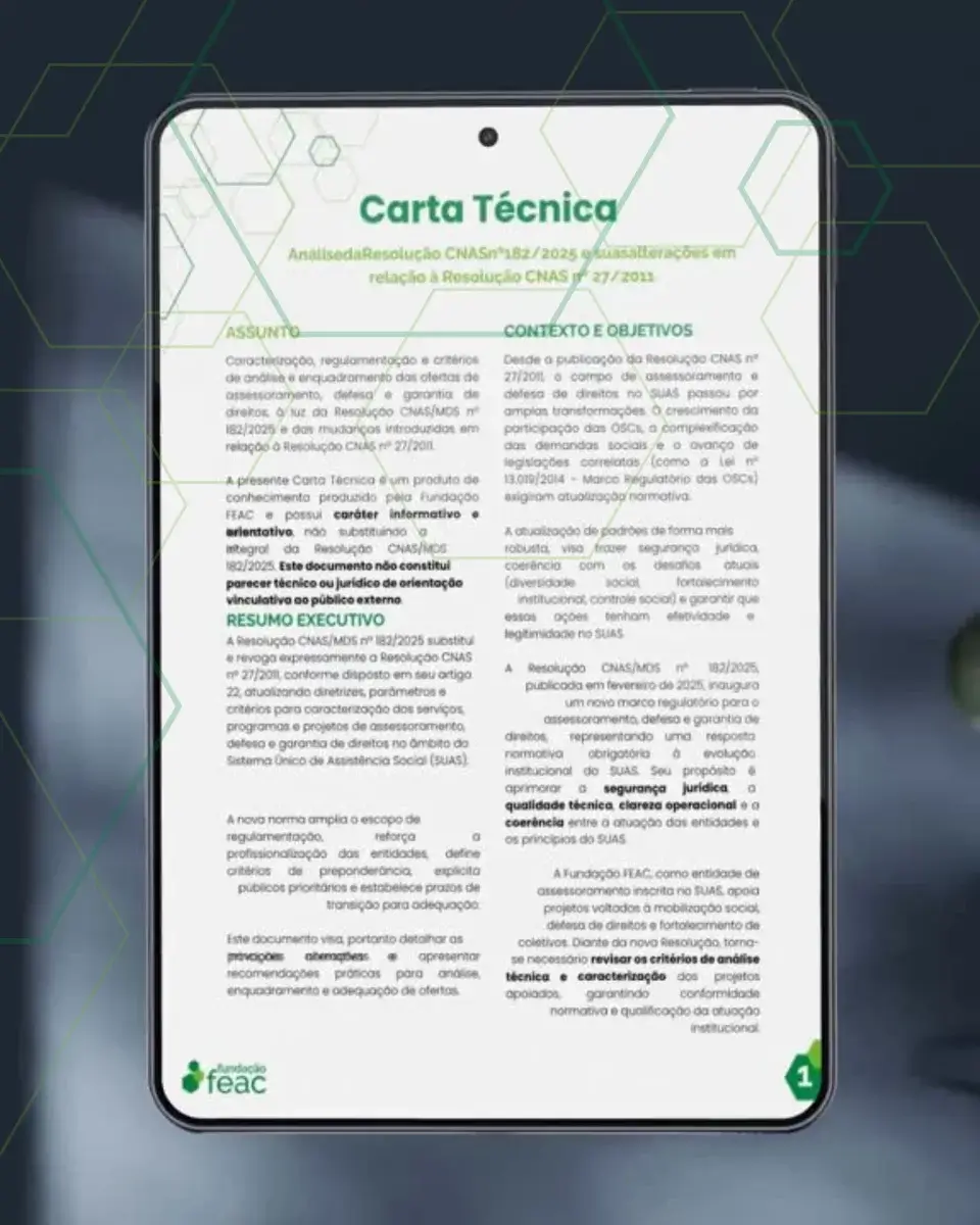 Mockup de um tablet exibindo a primeira página da Carta Técnica da Fundação FEAC. O documento digital possui texto na cor verde e o título "Análise da Resolução CNAS nº 182/2025 e suas alterações em relação à Resolução CNAS nº 27/2011".